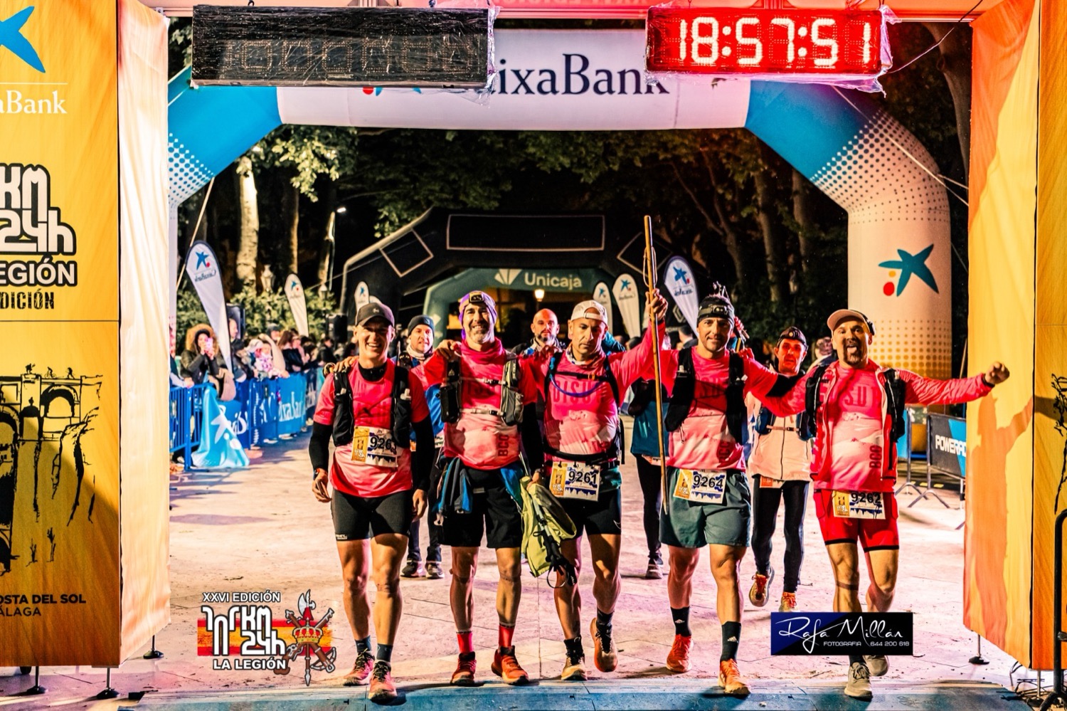 Carlos y su equipo terminando el 101 km de La Legión